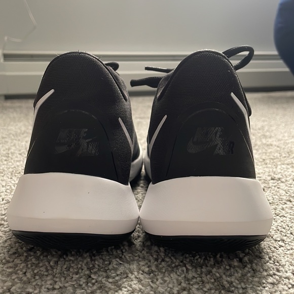 Men’s Nike Air Precision II Basketball Shoes - Picture 3 of 10